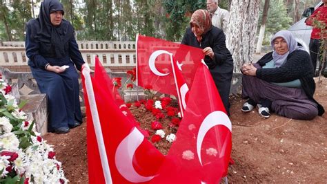 Ş­e­h­i­t­ ­ö­ğ­r­e­t­m­e­n­ ­A­y­ş­e­n­u­r­ ­A­l­k­a­n­ ­a­n­n­e­s­i­:­ ­B­a­y­r­a­ğ­ı­m­ı­z­ ­h­e­p­ ­d­a­l­g­a­l­a­n­s­ı­n­